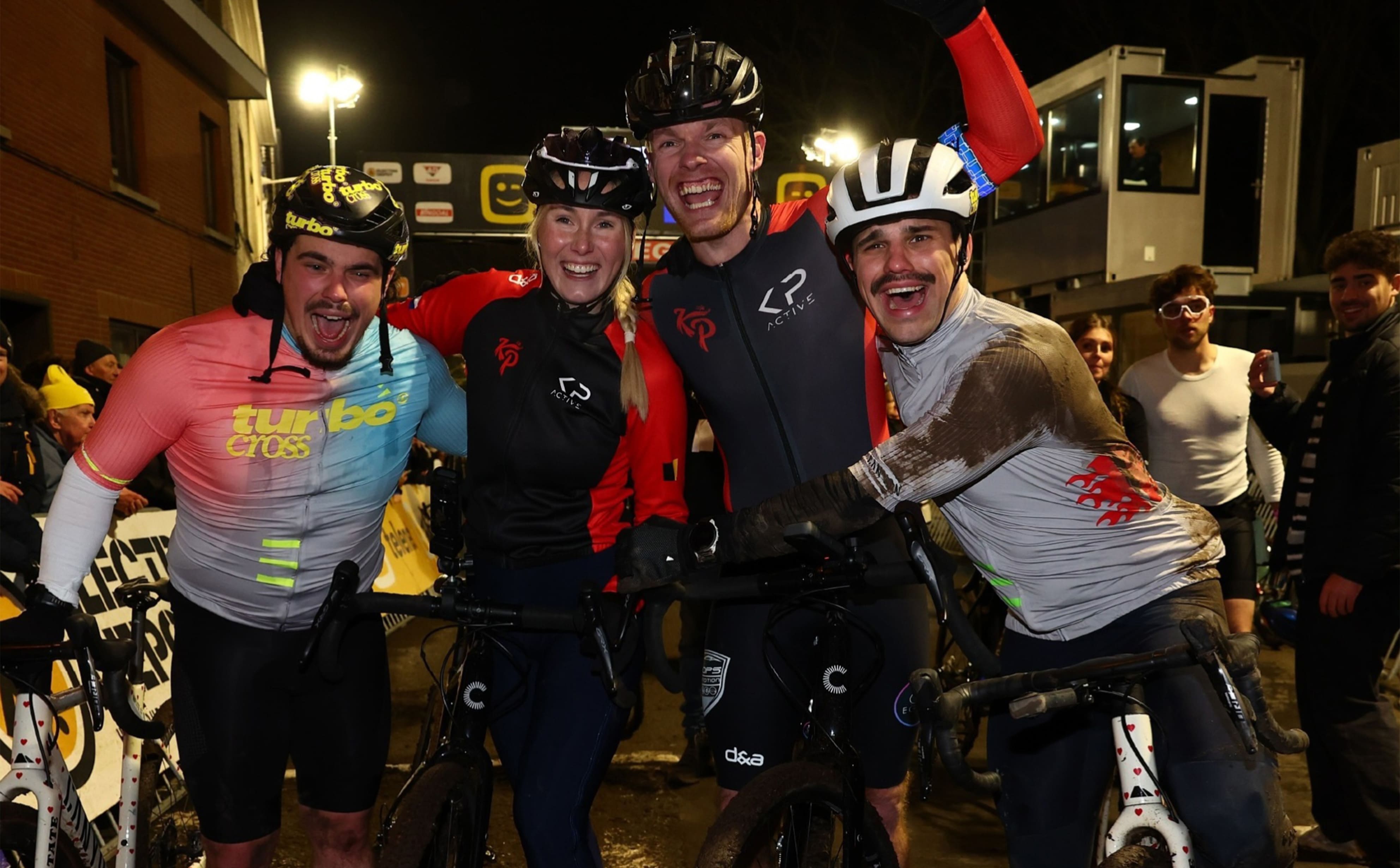 photo d'Arno, Myron, Enzo et Rob après le Turbo Cross