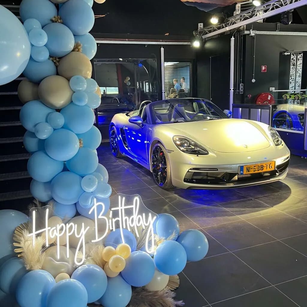 La Porsche Boxster 25 de sa copine Myron Koops