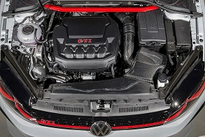 image de sous un capot d'une VW GTI