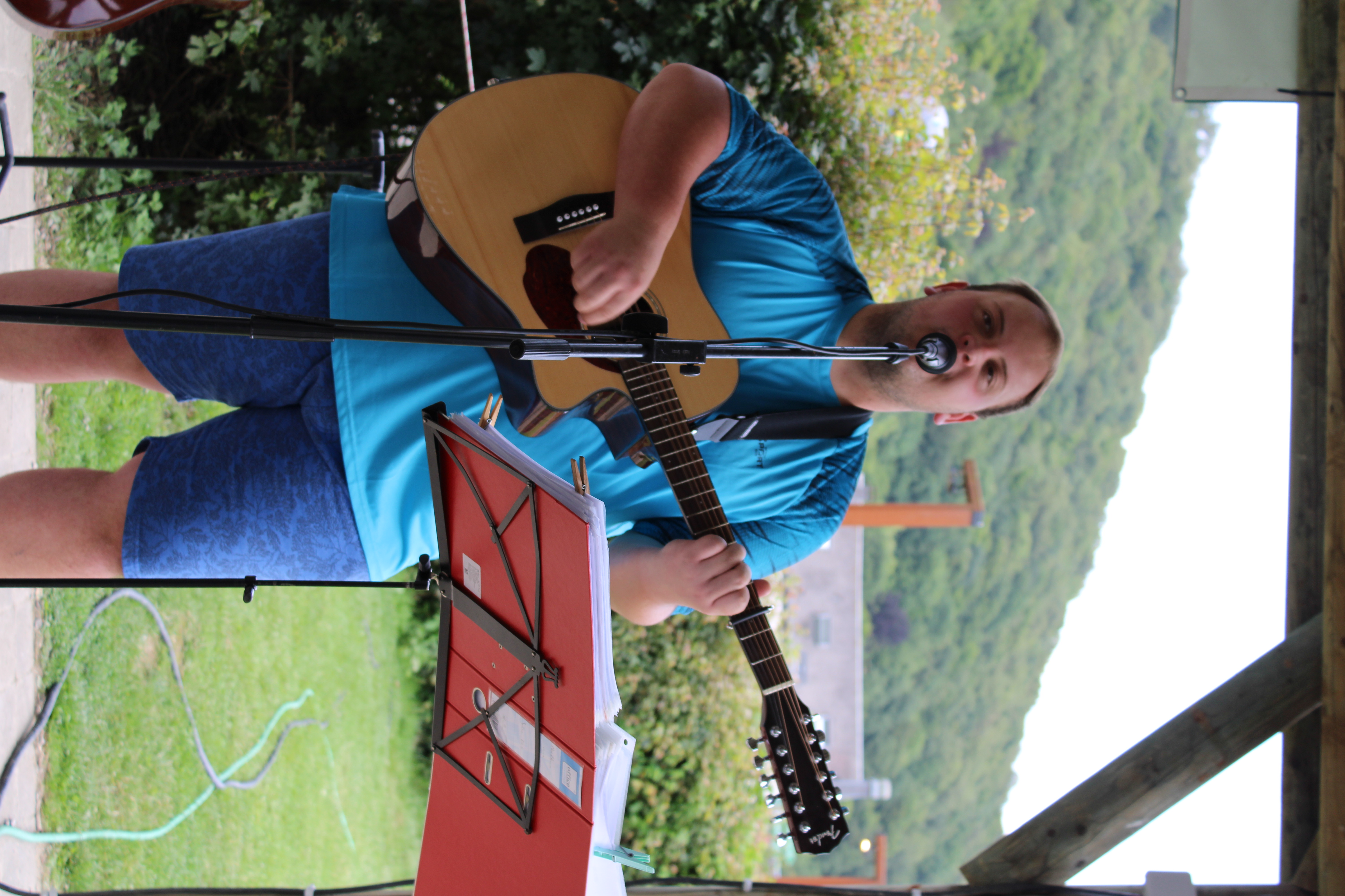 Photo de Jitse De Scheerder, fils aîné de la famille, chanteur et guitariste du groupe