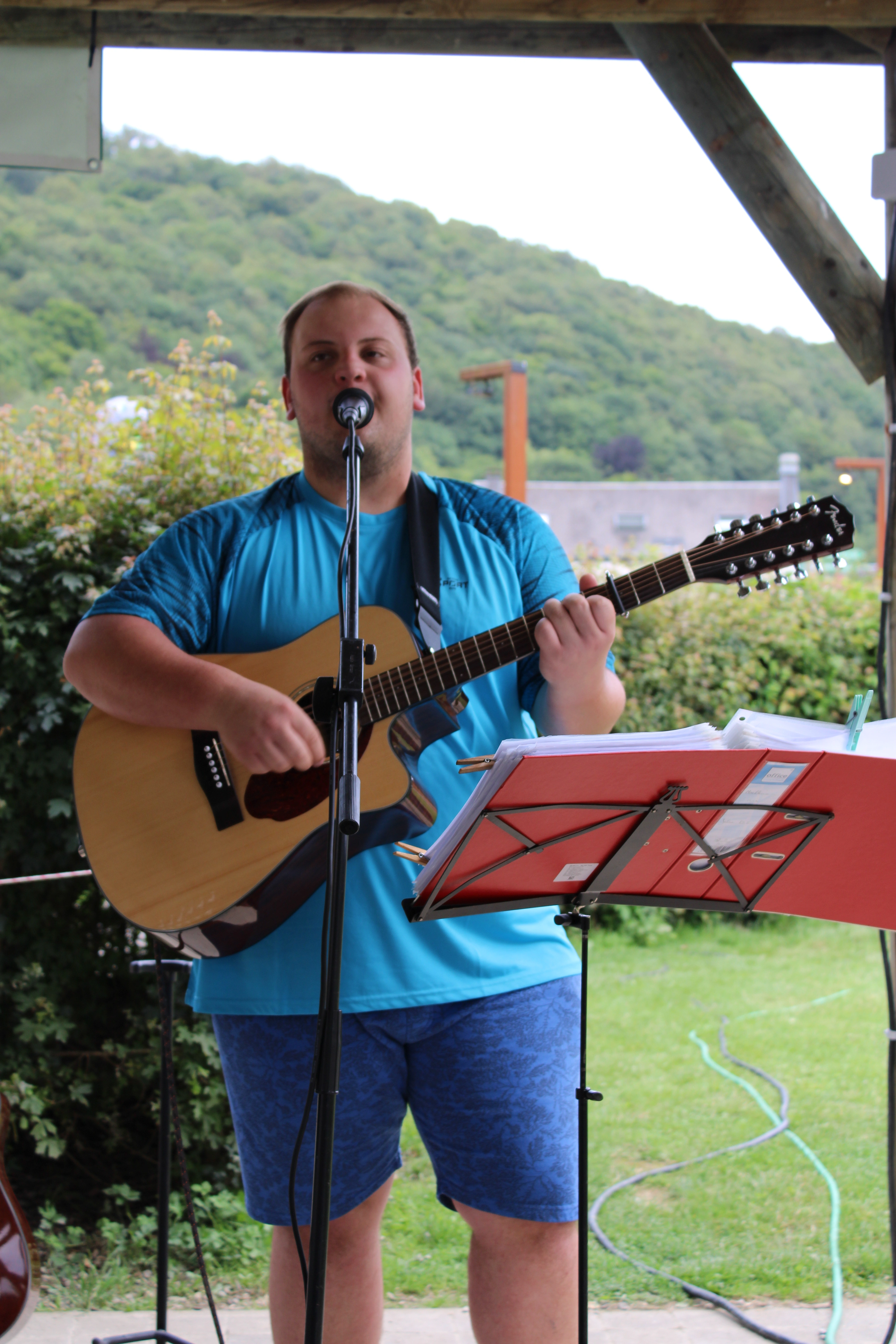 Photo de Jitse De Scheerder, fils aîné de la famille, chanteur et guitariste du groupe